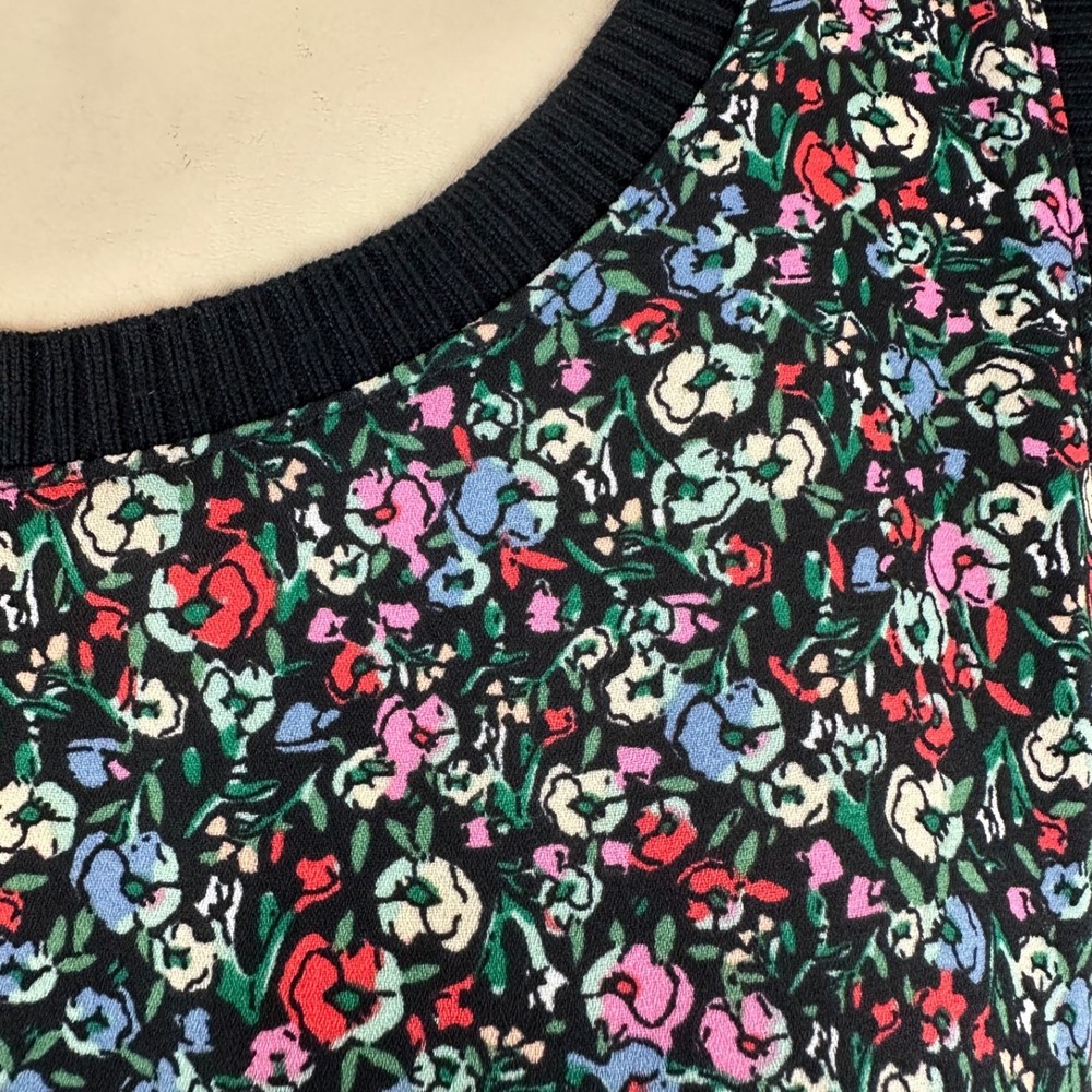 LOFT Sleeveless Black Multicolor Floral Lightweight Tank NWT Medium - Picture 2 of 9